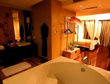 北京东城养生会所的黄昏恋：当爱情遇上八十岁